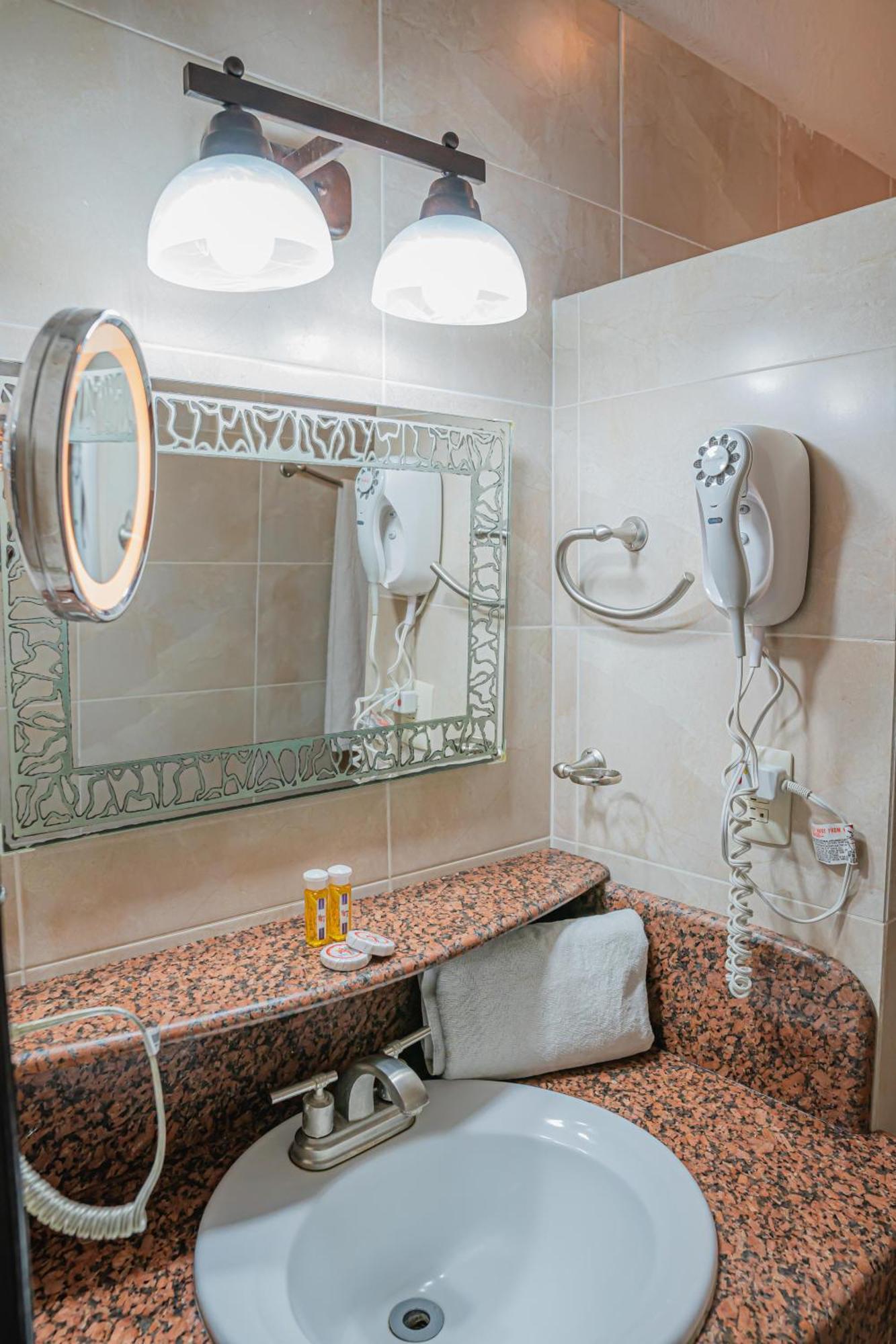 Hotel Zapotlan Ciudad Guzman Bagian luar foto