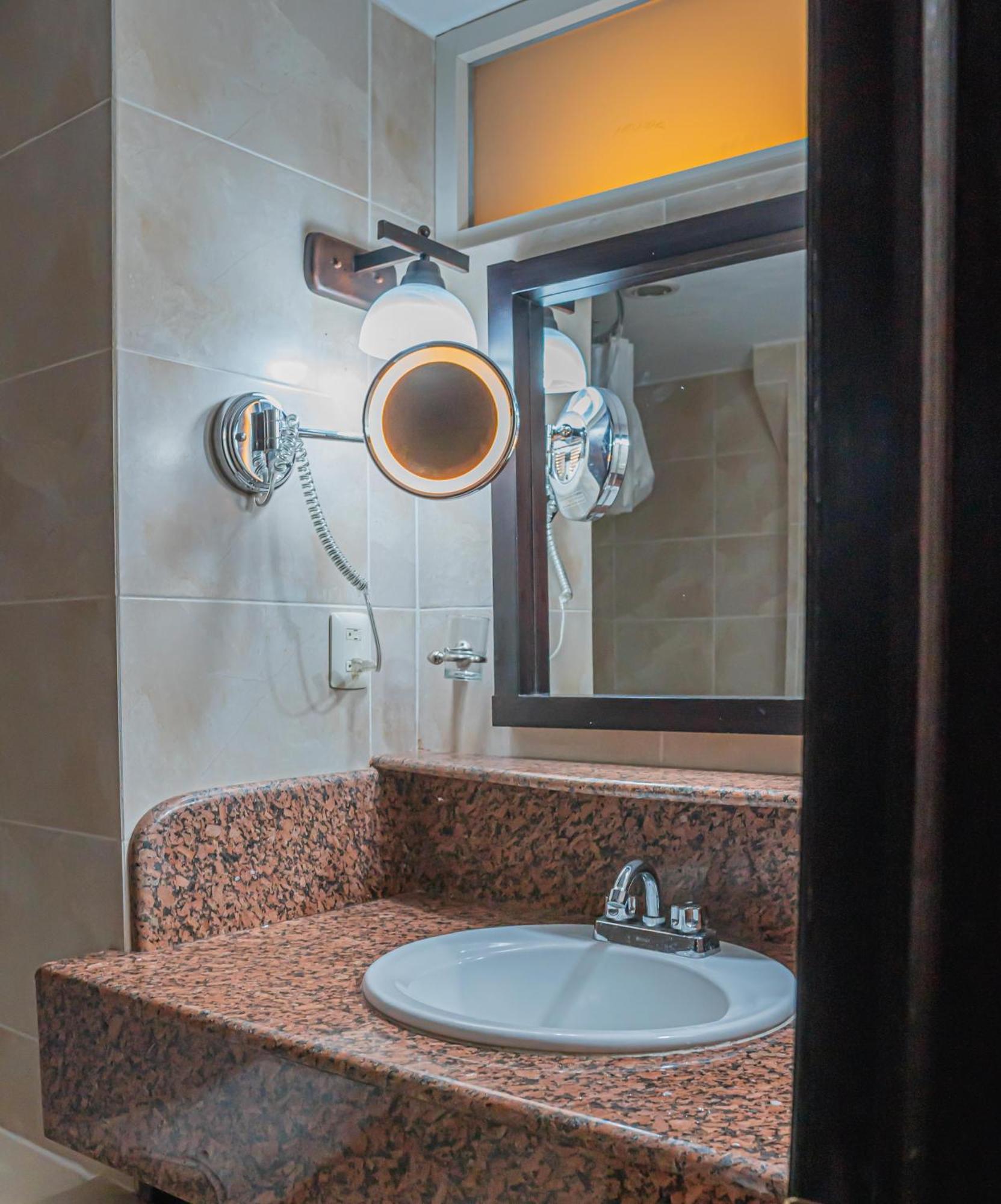 Hotel Zapotlan Ciudad Guzman Bagian luar foto