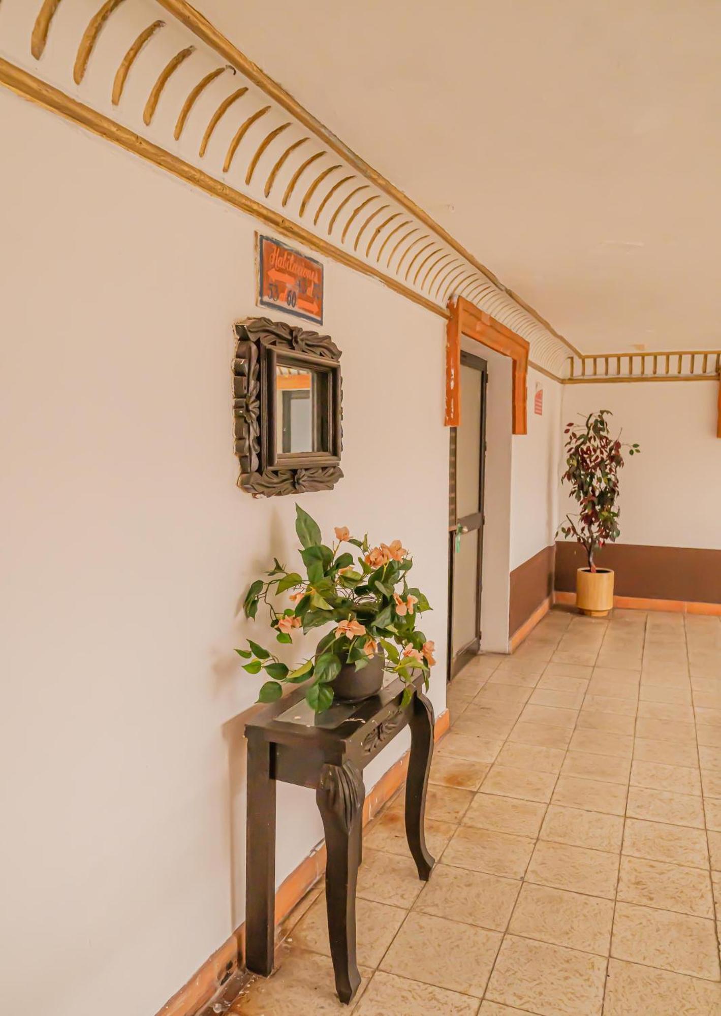 Hotel Zapotlan Ciudad Guzman Bagian luar foto