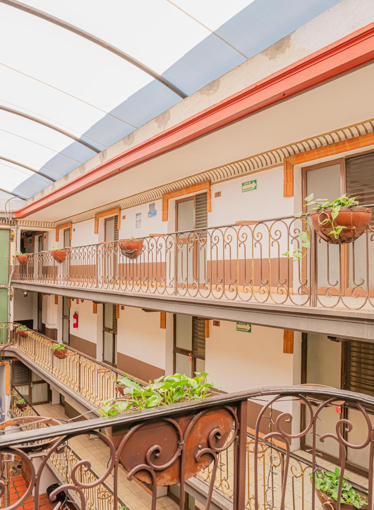 Hotel Zapotlan Ciudad Guzman Bagian luar foto