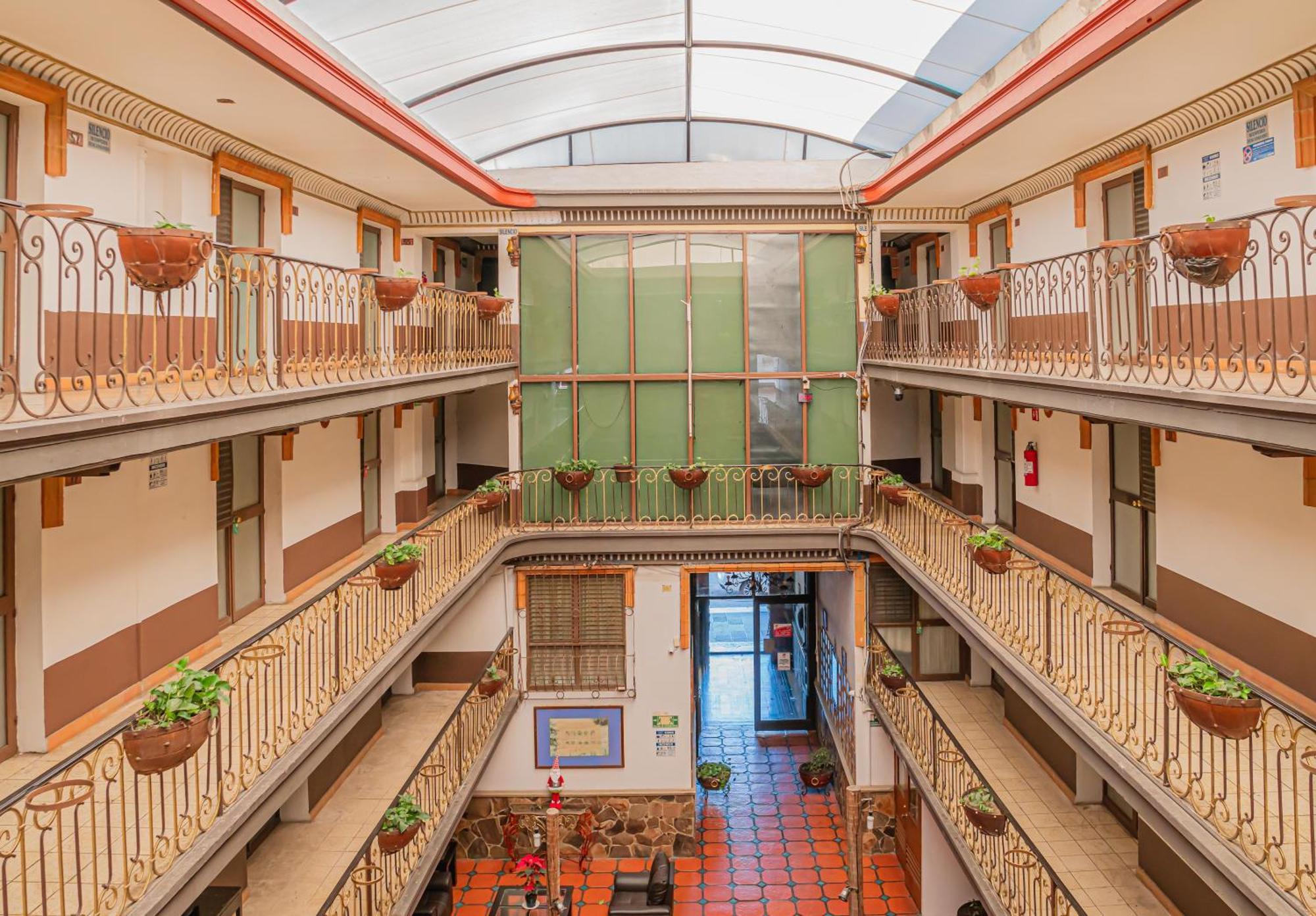 Hotel Zapotlan Ciudad Guzman Bagian luar foto
