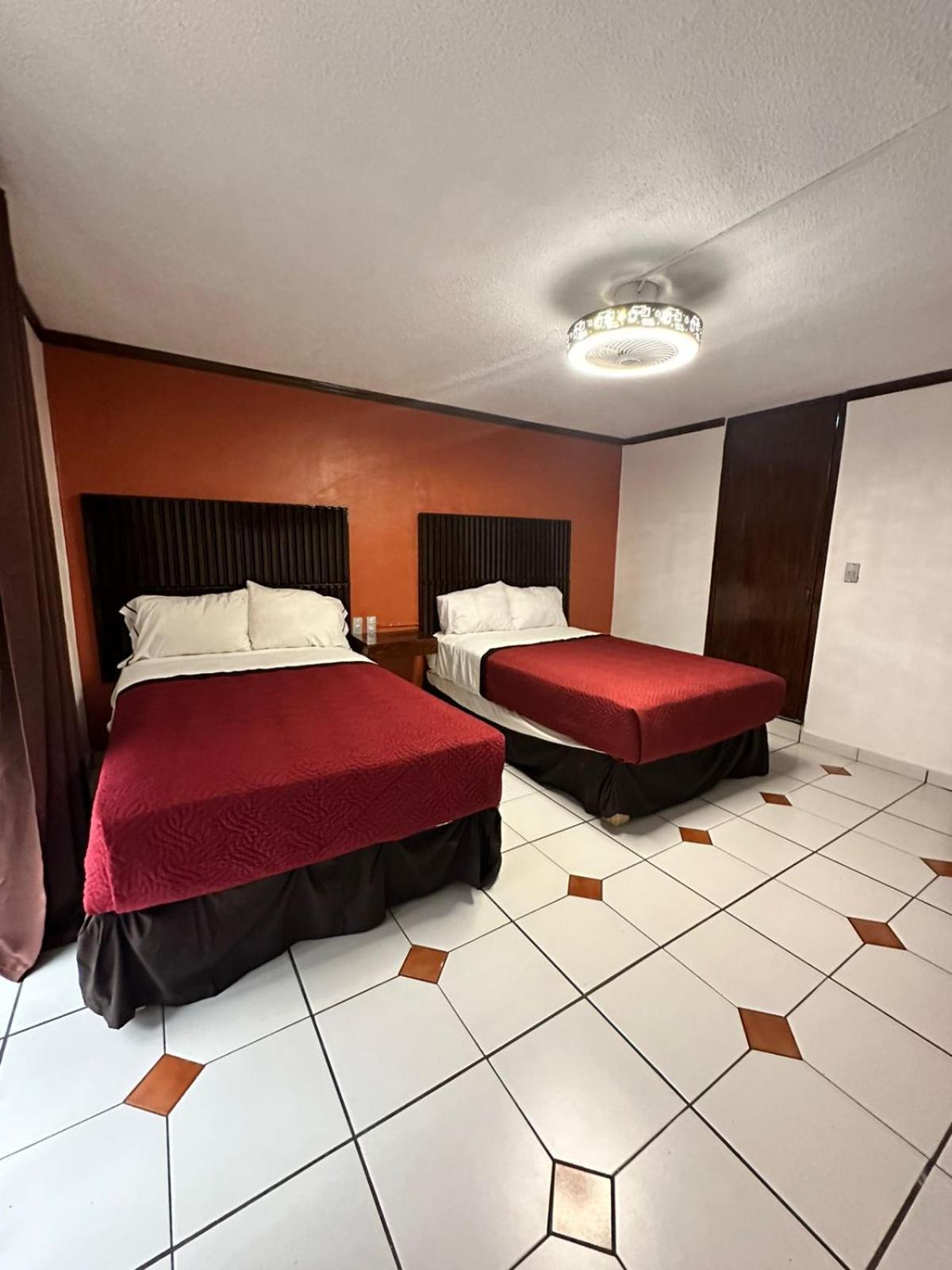 Hotel Zapotlan Ciudad Guzman Bagian luar foto