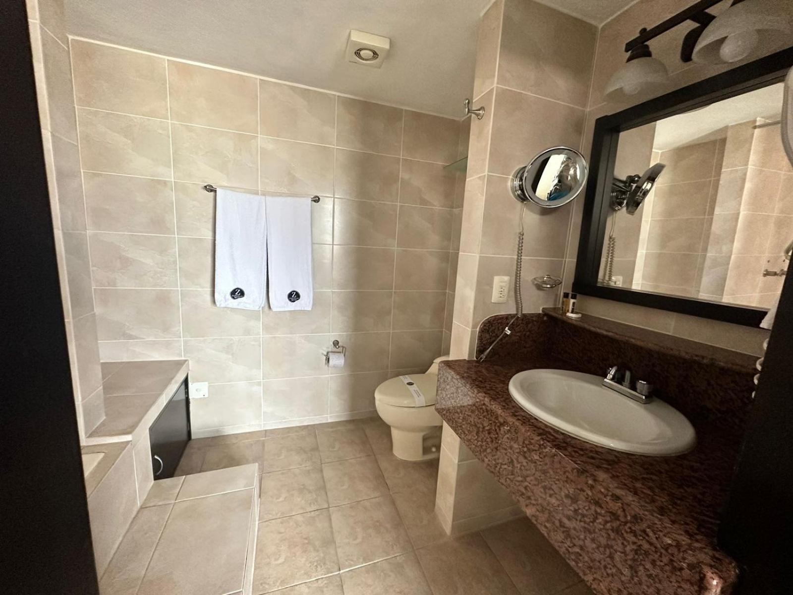 Hotel Zapotlan Ciudad Guzman Bagian luar foto