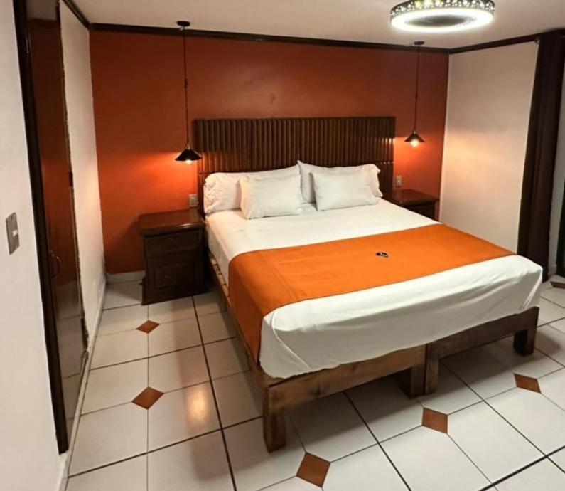 Hotel Zapotlan Ciudad Guzman Bagian luar foto