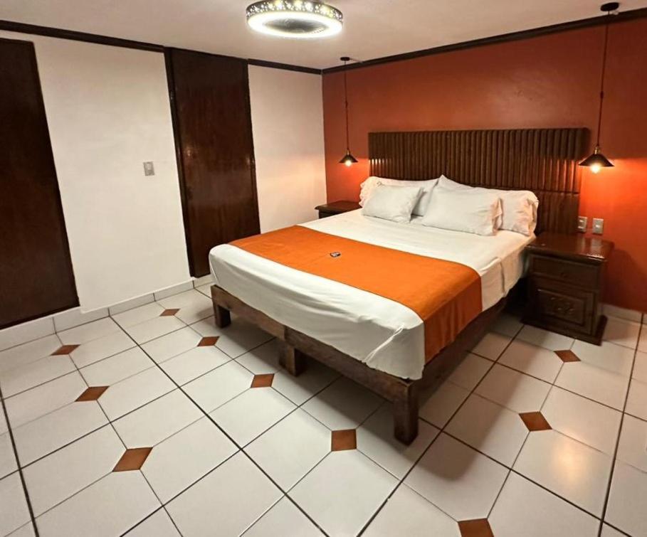 Hotel Zapotlan Ciudad Guzman Bagian luar foto