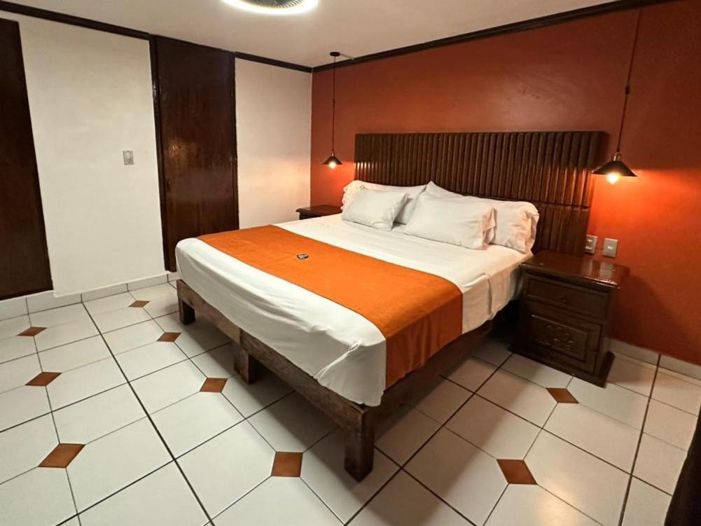Hotel Zapotlan Ciudad Guzman Bagian luar foto