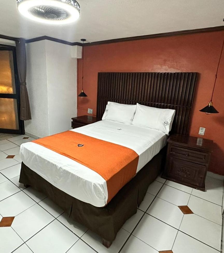 Hotel Zapotlan Ciudad Guzman Bagian luar foto