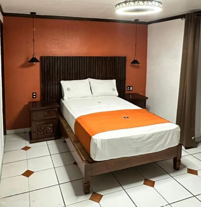 Hotel Zapotlan Ciudad Guzman Bagian luar foto