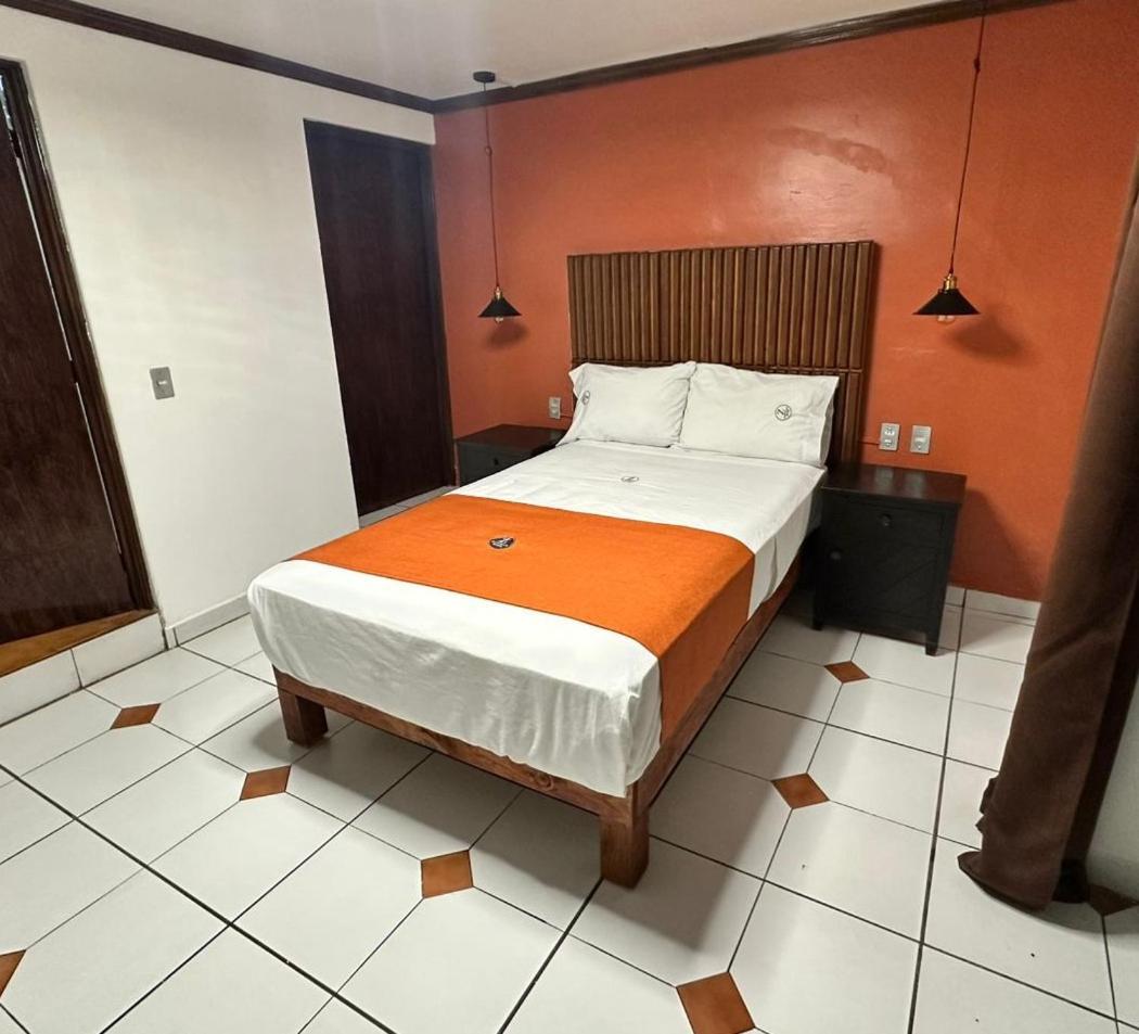 Hotel Zapotlan Ciudad Guzman Bagian luar foto