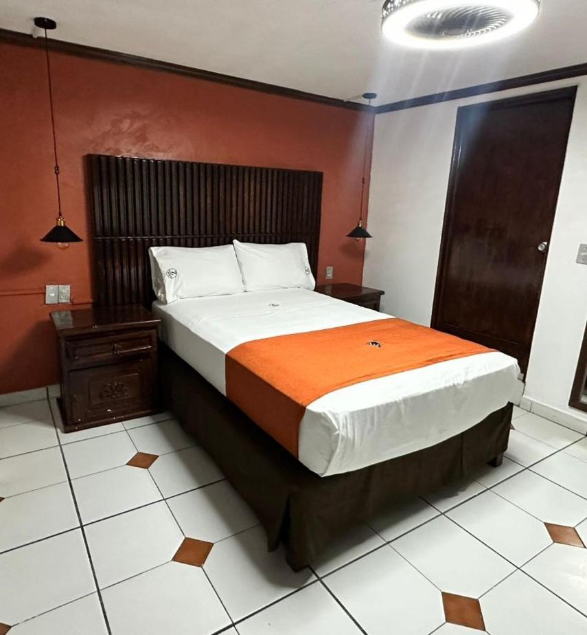 Hotel Zapotlan Ciudad Guzman Bagian luar foto